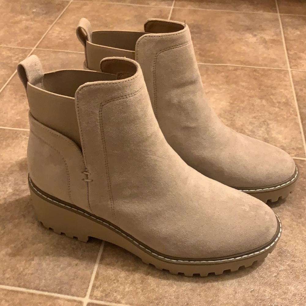 Dolce Vita Rielle Chelsea boots